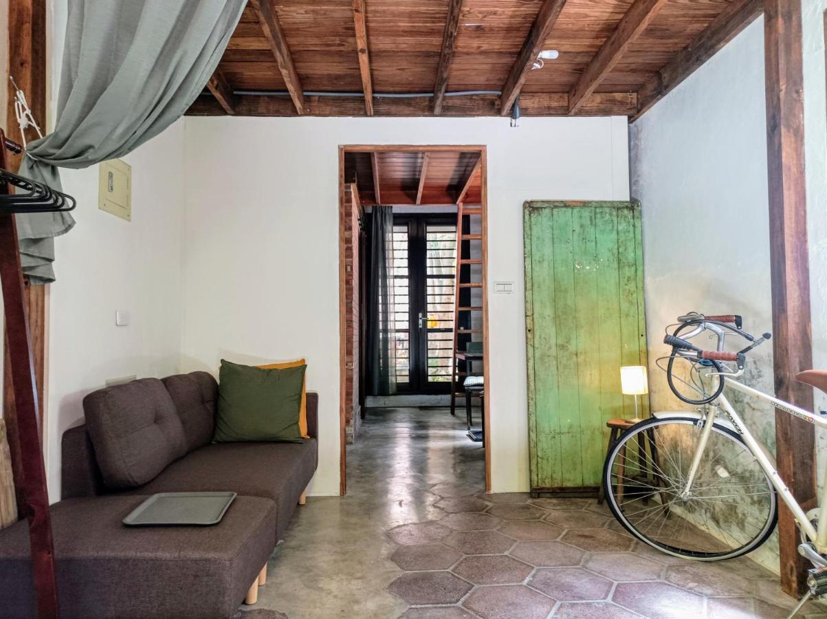 Historical Townhouse In City Center Tainan Exterior photo