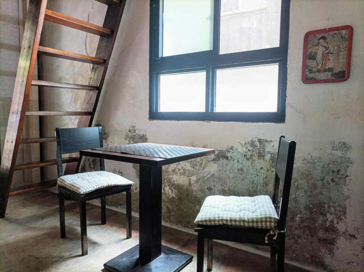 Historical Townhouse In City Center Tainan Exterior photo